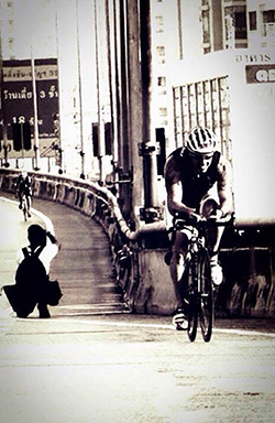 Stephen Kirwin biking during a triathlon